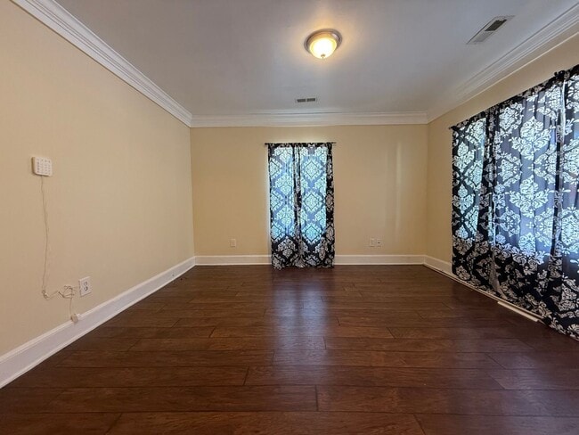Building Photo - Two Bedroom/Two Bath for Rent