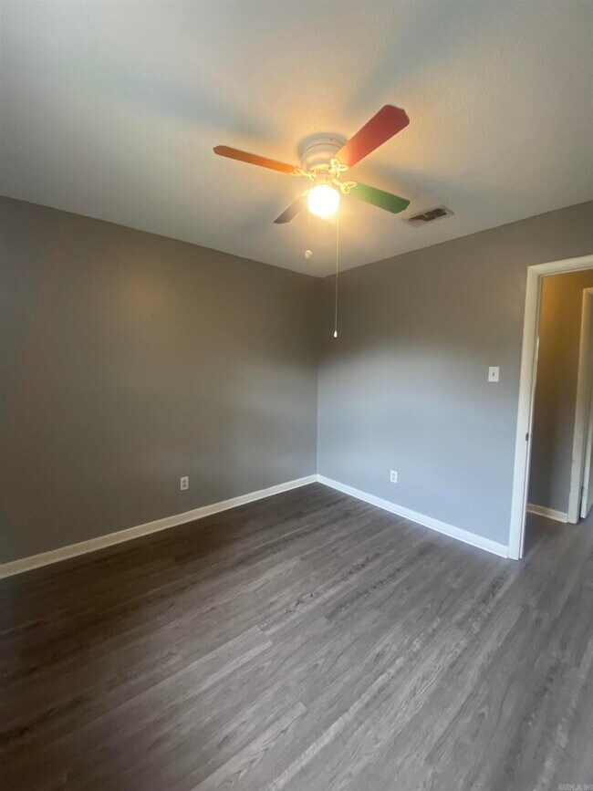 Building Photo - 318 Alamo Dr
