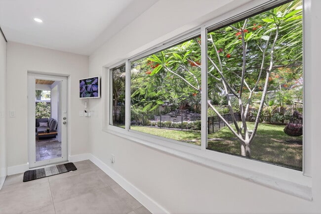 Building Photo - 600 NE 4th St