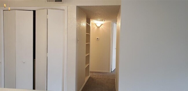 Building Photo - 3600 Jeanetta St