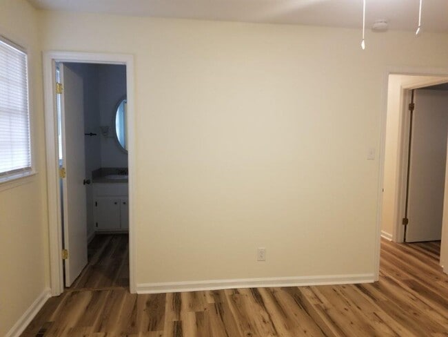 Building Photo - 124 Perry Dr