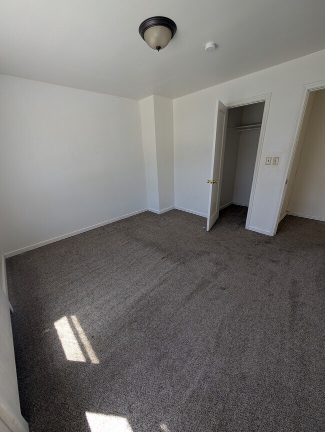 Building Photo - 129 N 100 E