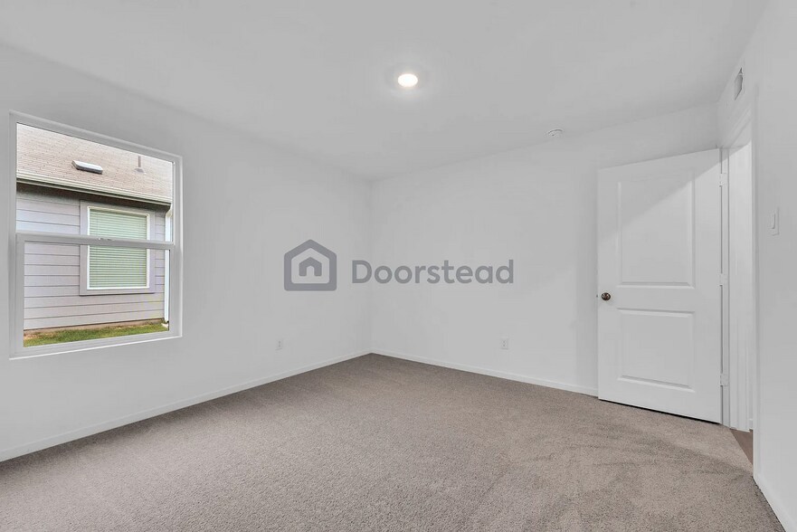 Building Photo - 3012 Yellow Pine Ave