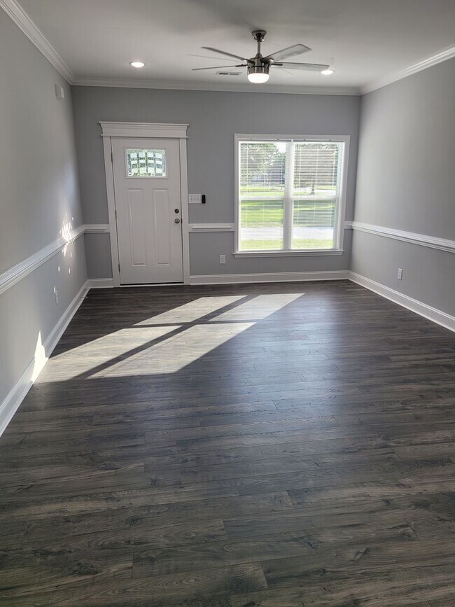 Building Photo - 506 Watauga Ave