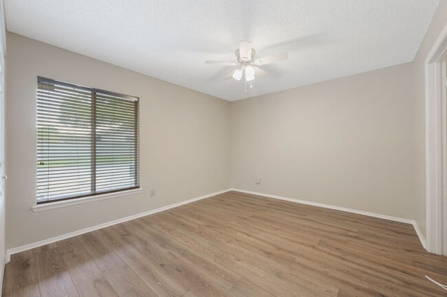 Building Photo - New Winter Garden Rental