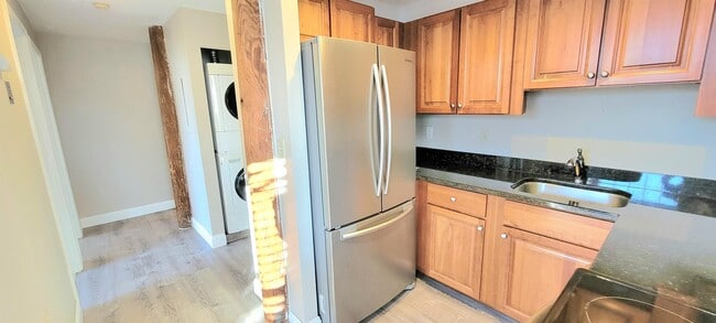 Building Photo - 2 Manchester St