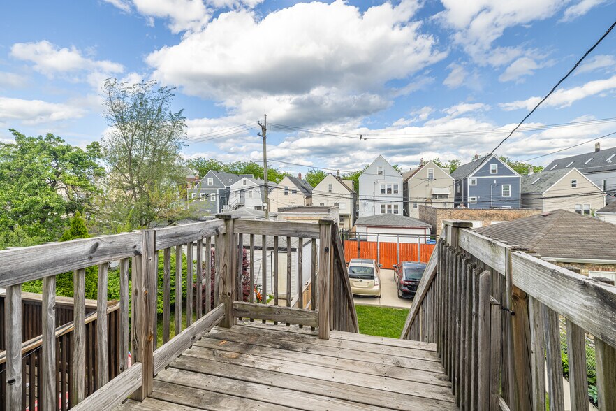Building Photo - 3033 N Monticello Ave
