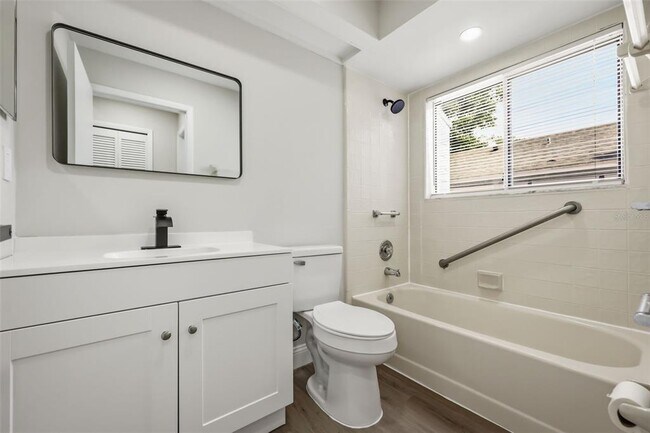 Building Photo - 106 Lamplighter Dr