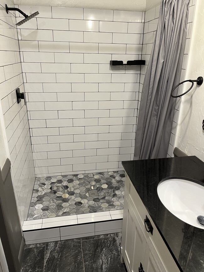 Building Photo - 5024 S 85th East Ave