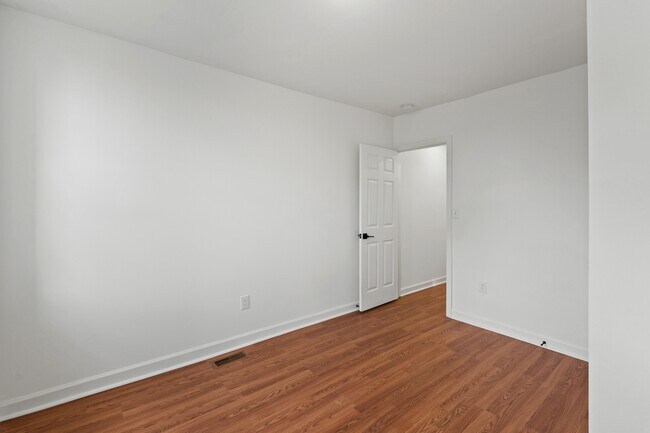 Building Photo - 324 E 23rd St