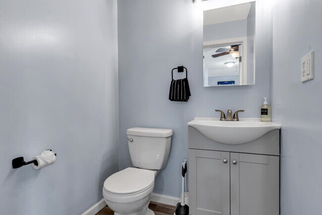 Building Photo - Furnished 4-Bedroom Single-Family Home in Cheektowaga