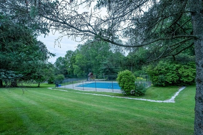 Building Photo - 92 Quarry Hl Rd