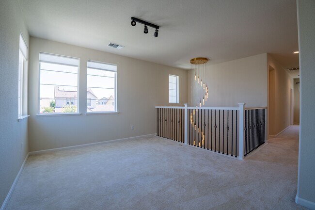 Building Photo - 3625 Blue Bird Dr