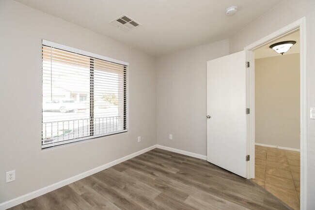 Building Photo - 2339 E Greenlee Ave