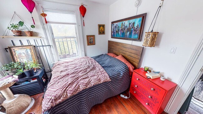 Building Photo - Luxuriously Remodeled 1BR Suite in East Rock | Designer Island Kitchen | Steps to Yale SOM