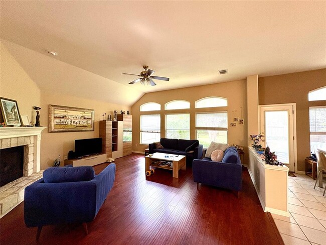 Building Photo - 207 Kettleman Ln N