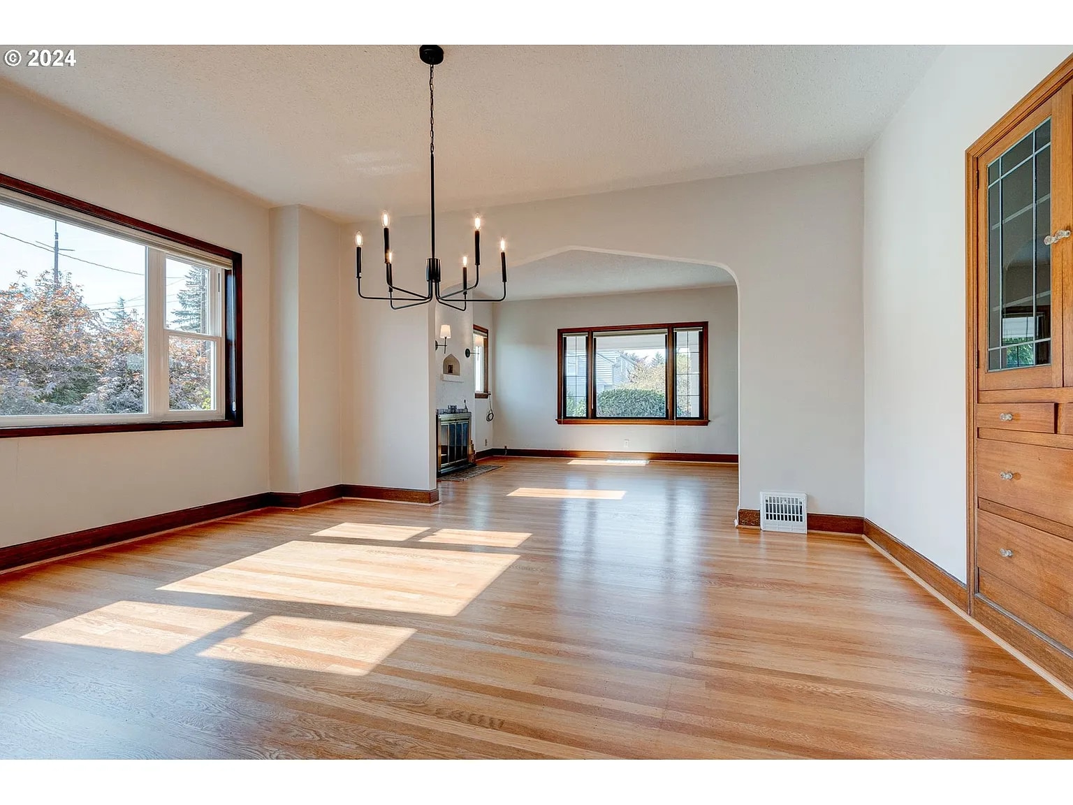 Building Photo - 6906 N Vancouver Ave