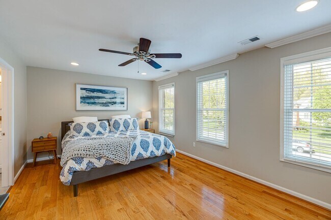 Building Photo - 5624 Kemp Ln