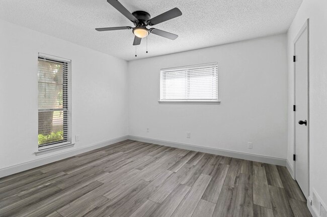 Building Photo - 2404 Kentfield Ln