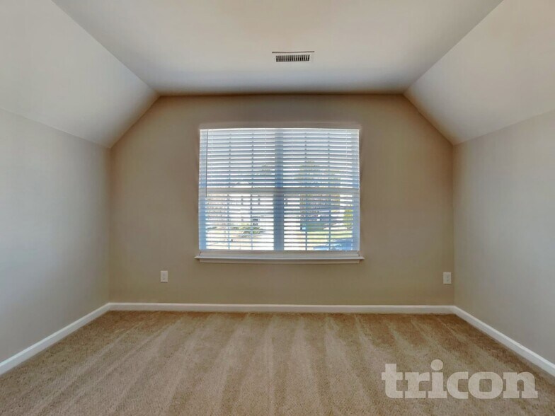 Building Photo - 1933 Pavilion Dr