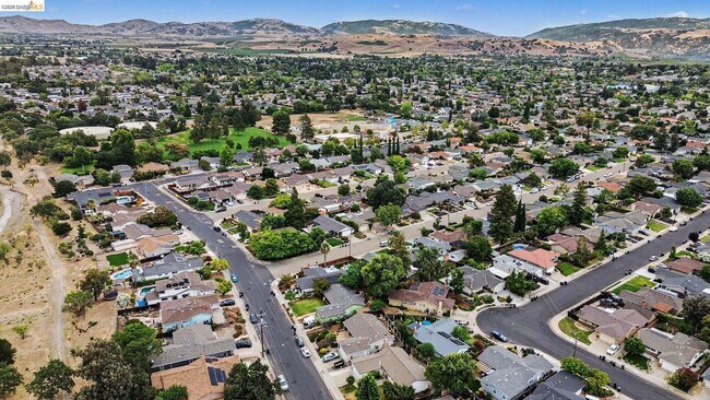 Building Photo - 1359 Anza Way