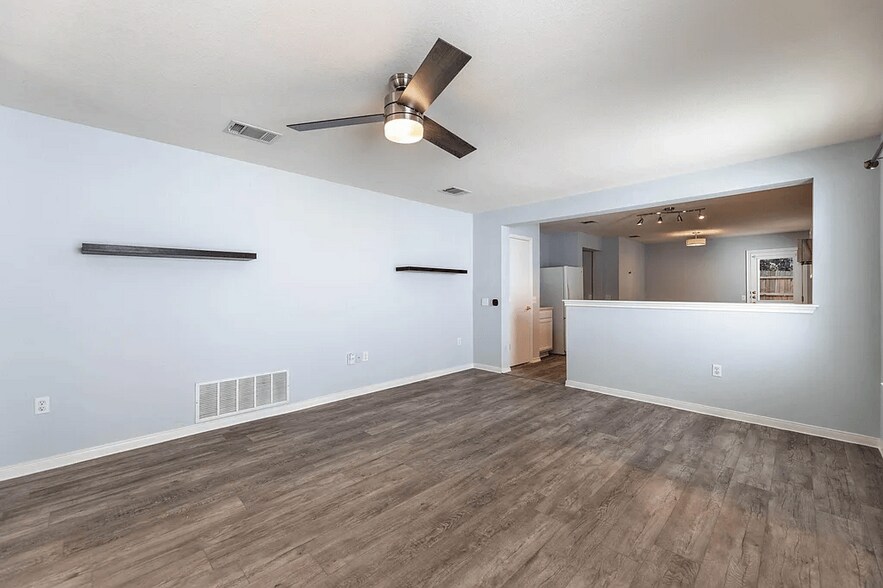 living - 8719 Davis Oaks Trl