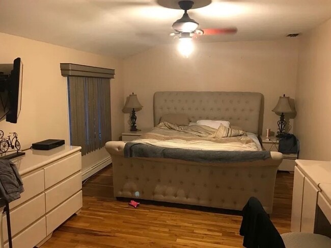 Building Photo - 35 Amaron Ln