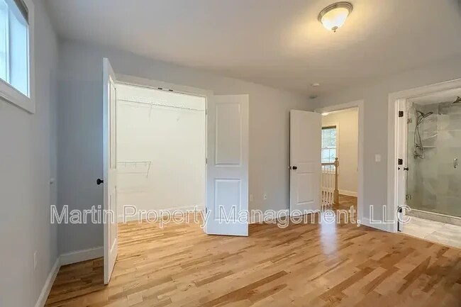 Building Photo - 25 Dahlia Dr