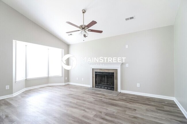 Building Photo - 3 Bedroom Pet-Friendly Home in Greensboro, NC with Main Street Renewal