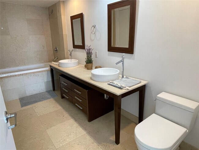 Building Photo - 465 Brickell Ave