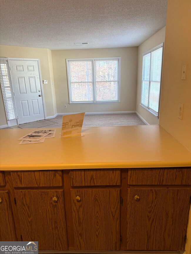 Building Photo - 1600 Oakpoint Dr SW