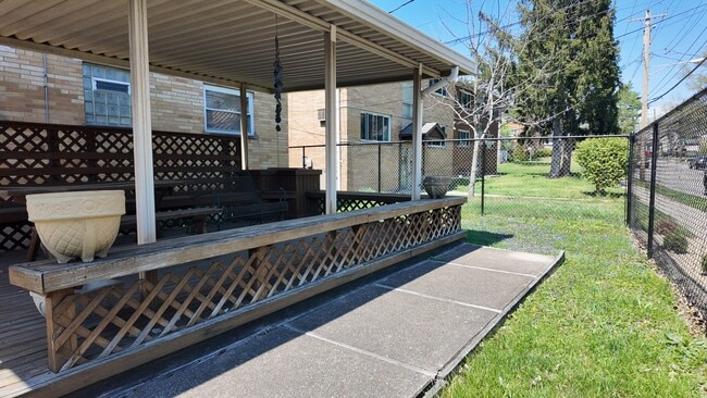 Building Photo - Stylishly Updated 2-Bedroom Apartment in the Heart of Pleasant Ridge