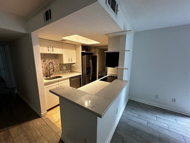 Building Photo - 1909 Brun St