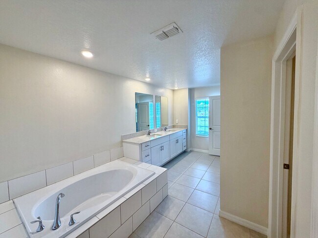 Building Photo - 9232 Bonita Mar Dr