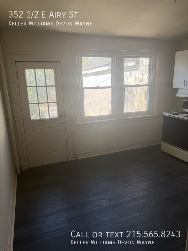 Building Photo - 352 1/2 E Airy St-