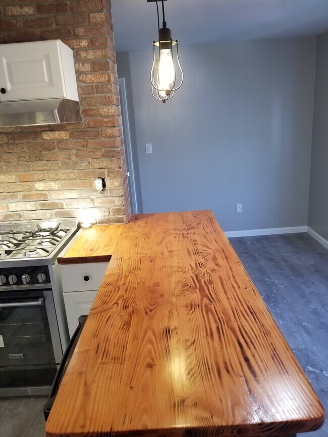 Building Photo - 40 Olive St