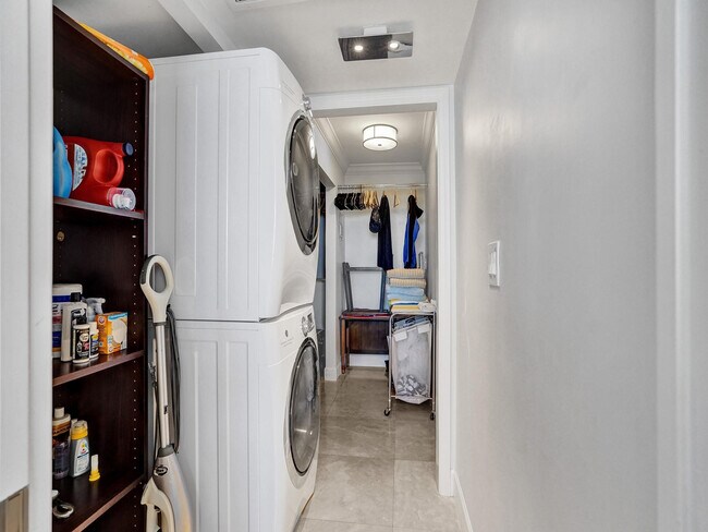 Building Photo - 209 N Fort Lauderdale Beach Blvd