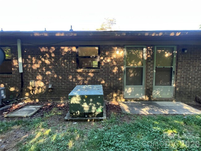 Building Photo - 201 Arthur Dr