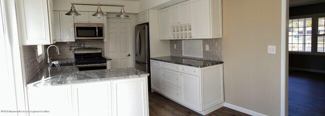 Building Photo - 5 Woodford Ln