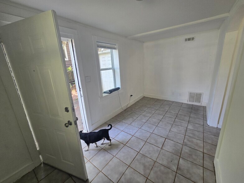 Building Photo - 1014 Moreland Ave SE