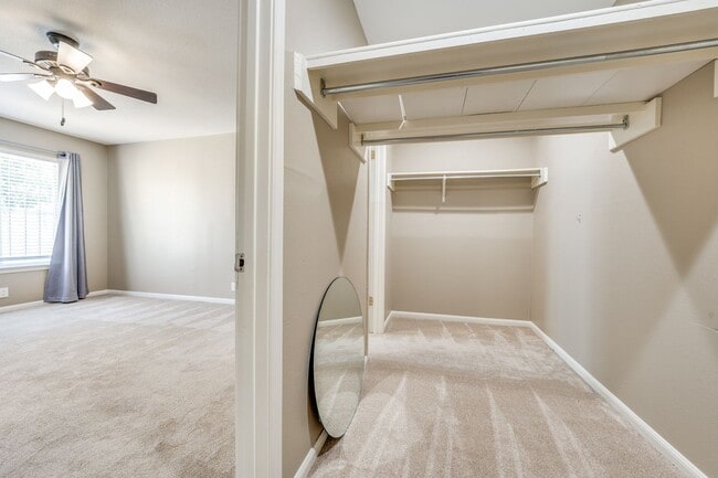 Building Photo - UPDATED 2-BEDROOM TOWNHOME IN MIDTOWN