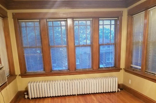 Living Rm - 1052 S Mason Ave