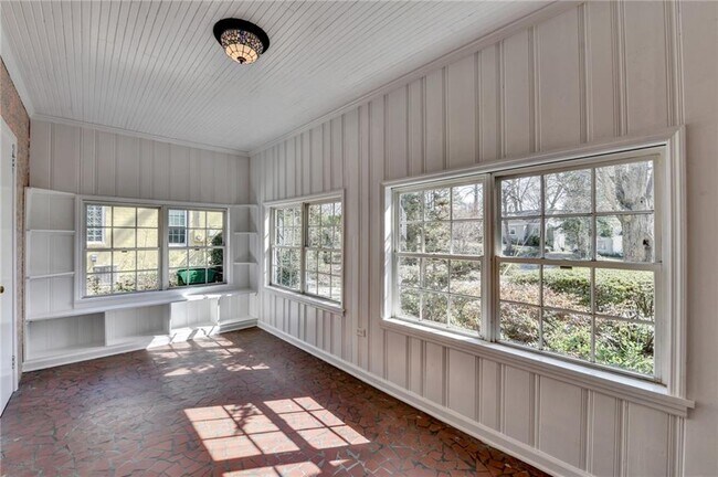 Building Photo - 1926 N Decatur Rd