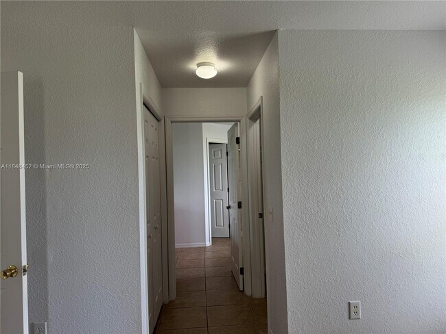 Building Photo - 13755 SW 48th Ct