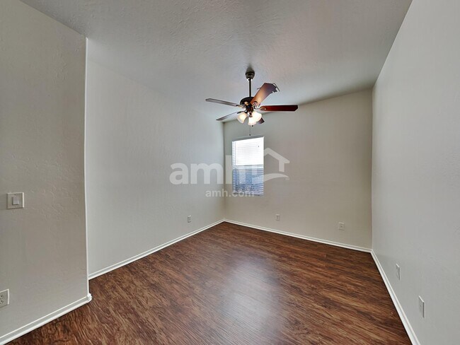 Building Photo - 15017 W Bloomfield Rd