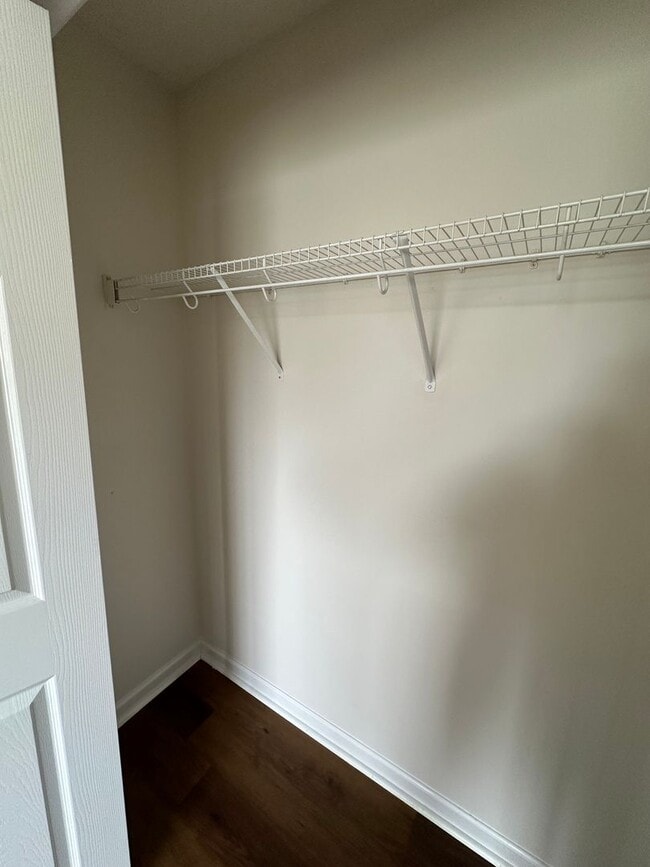 Building Photo - 1651 W Kole Dr