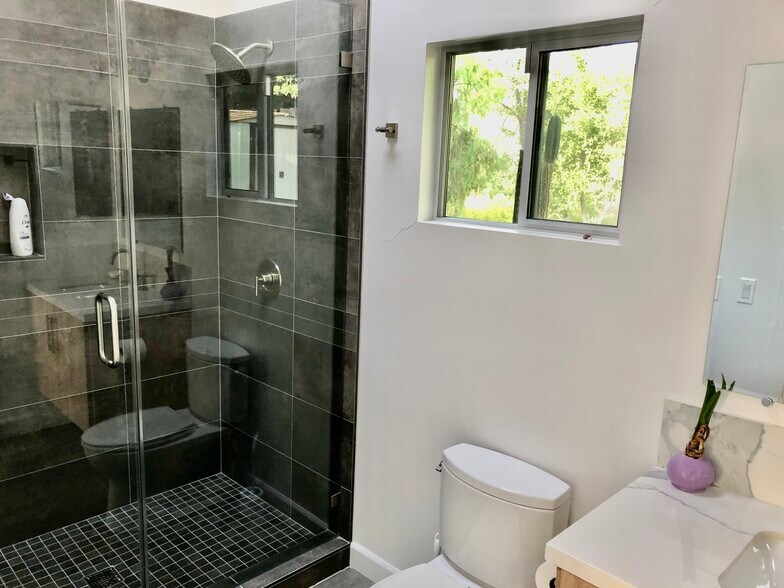 Building Photo - 156 Muerdago Rd