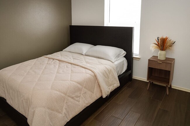 Building Photo - 3108 Highland Park Ave