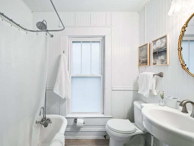 Building Photo - 2ND East Drive-SI ID1496103P