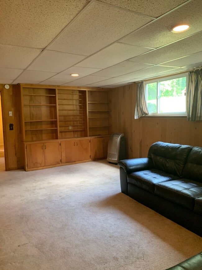 Building Photo - 924 McBryde Ln